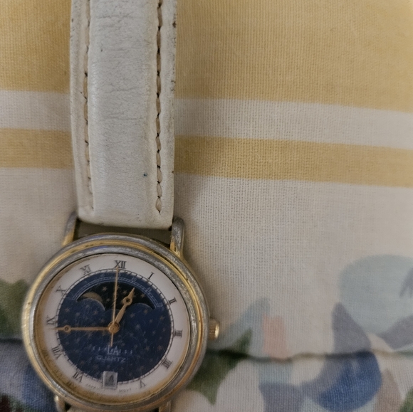 Bundle of used watches,untested.2 Citizen w/books,2 Aigner,etc. - Picture 15 of 16